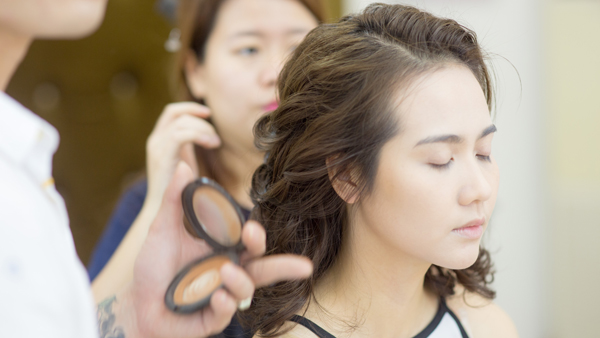 huyen-lizzie-goi-y-style-trang-diem-tre-trung-cho-ngay-an-hoi-1