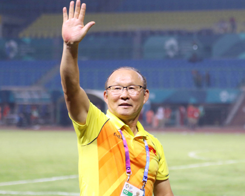 HLV Park Hang-seo thừa nhận ông đang bị áp lực phải giành thành tích tốt tại AFF Cup 2018. Ảnh: Đức Đồng