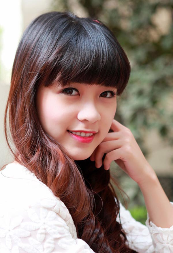 Dù sớm lập gia đình, nhưng cô nàng 9x này vẫn đang tiếp tục theo đuổi công việc MC