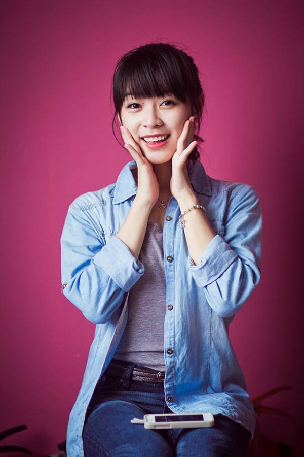 Hoài Thu từng là 1 gương mặt đình đám khi đảm nhận vai trò dẫn dắt chương trình "Chai thủy tinh" của VTV6. Ngoài sở hữu ngoại hình xinh đẹp, nổi bật như hot girl, Hoài Thu còn được đánh giá cao bởi khả năng ăn nói tự nhiên, lưu loát.