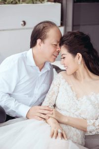 Ảnh cưới được nữ ca sĩ chia sẻ trên trang cá nhân, nhận được nhiều lời chúc phúc của bạn bè, người hâm mộ.