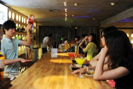 Quán bar vùng quê đem lại thu nhập “khủng” cho Tùng Tuyết