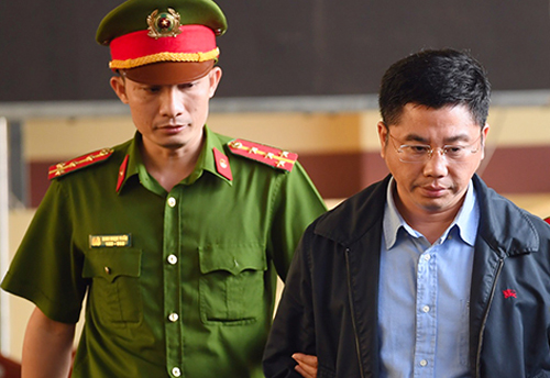 Nguyễn Văn Dương trong phiên tòa sáng 21/11. Ảnh: Phạm Dự