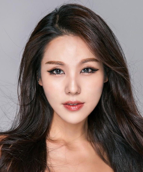 Thí sinh đến từ Hàn Quốc - Eunbi Lee - năm nay 25 tuổi, có gương mặt thu hút.