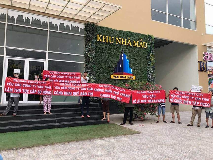 Cư dân Topaz City liên tục yêu cầu chủ đầu tư đối thoại nhưng Vạn Thái Land đã cố tình tránh mặt.