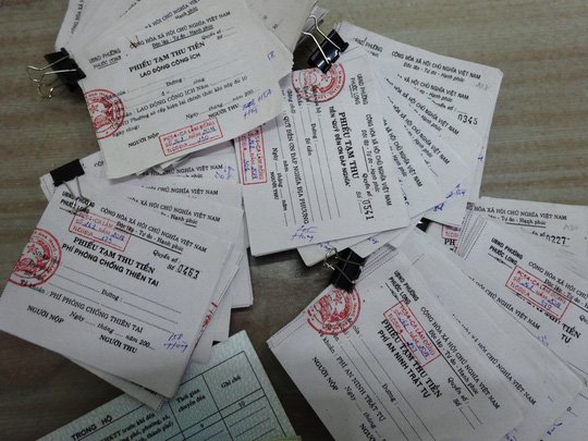 Các giấy tờ giả mạo mà Công an tỉnh Khánh Hòa thu giữ của bị can Hùng. Ảnh: Người Lao Động