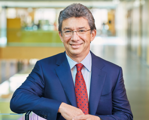 Ông Andre Calantzopoulos - CEO Philip Morris.