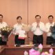 Bộ trưởng Đinh Tiến Dũng trao quyết định cho đồng chí Đặng Đức Mai, đồng chí Nguyễn Đại Trí và đồng chí Phạm Đức Thắng. (Ảnh: Mof)
