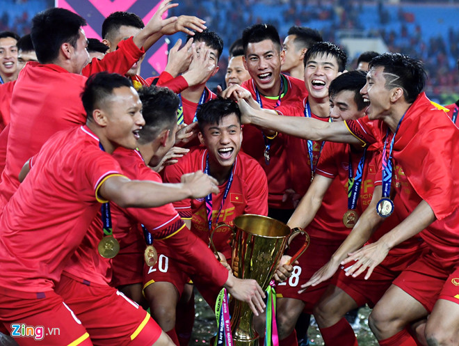 Tuyển Việt Nam nhận 300.000 USD sau chức vô địch AFF Cup 2018. Ảnh: Thuận Thắng.