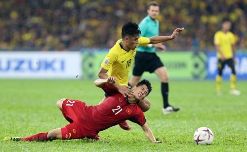 Mất Đình Trọng (áo đỏ) là tổn thất không nhỏ với Việt Nam ở Asian Cup 2019. Ảnh: Lâm Đồng.