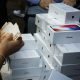 Trung Quốc sẽ cấm bán iPhone 6S, iPhone 6S Plus, iPhone 7, iPhone 7 Plus, iPhone 8, iPhone 8 Plus và iPhone X. Ảnh: Reuters.