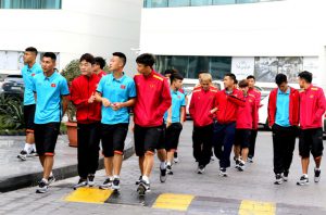 ĐT Việt Nam tập nhẹ trong buổi sáng đầu tiên ở Qatar.
