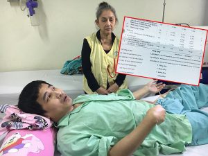 Bệnh nhân Phan Hữu Nghiêm đang điều trị tại khoa Huyết học BV Chợ Rẫy (ảnh lớn) và hóa đơn một đợt thanh toán viện phí tiền tỉ mới nhất của bệnh nhân Phan Hữu Nghiêm. Ảnh: HL