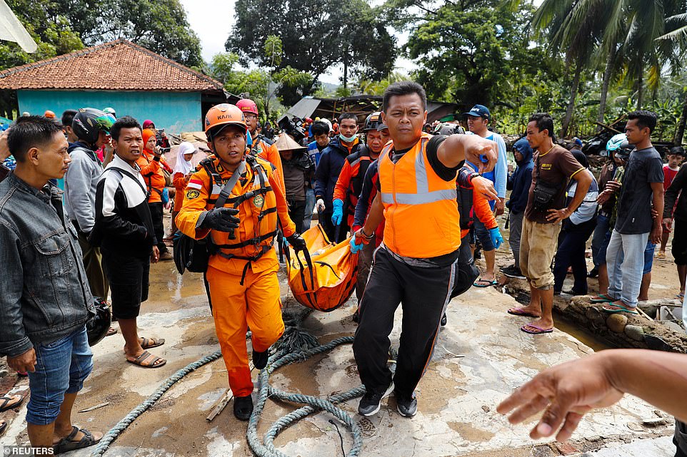 Gần 400 người thiệt mạng trong trận sóng thần ập vào Indonesia hôm 22.12.