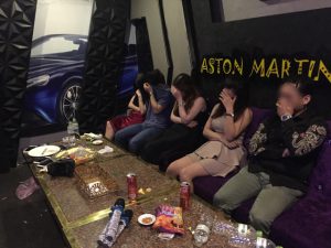 Nhóm dân chơi phê ma tuý tập thể ở quán karaoke. Ảnh: C.T