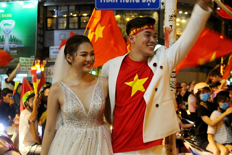 Và luôn nở nụ cười rất tươi.