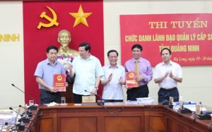 Trong đợt thi tuyển ngày 20.9.2014, với số điểm cao nhất trong 3 ứng viên dự thi, ông Mai Vũ Tuấn, Phó giám đốc Phát thanh Truyền hình Quảng Ninh đã trúng tuyển chức danh Giám đốc Sở Thông tin và Truyền thông.