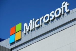 Logo Microsoft tại Microsoft Theatre tại California (Mỹ). Ảnh: Reuters