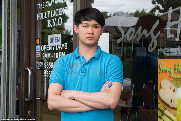 Ben Tran - nhân viên nhà hàng Song Huong - Ảnh: DAILY MAIL