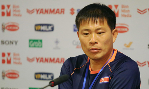 HLV Triều Tiên, Kim Yong-jun từng dự World Cup 2010 dưới tư cách cầu thủ. Ảnh: Phạm Đương.