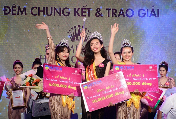 Tốp 3 đoạt giải cao nhất của Cuộc thi Miss HUTECH 2019.