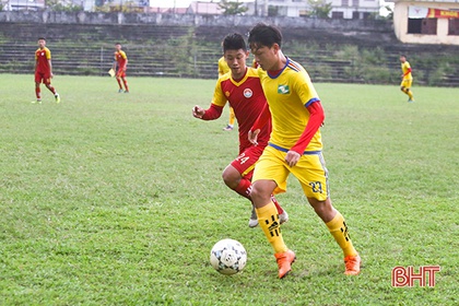 U19 Hồng Lĩnh Hà Tĩnh - U19 SLNA giao hữu trên SVĐ Hà Tĩnh