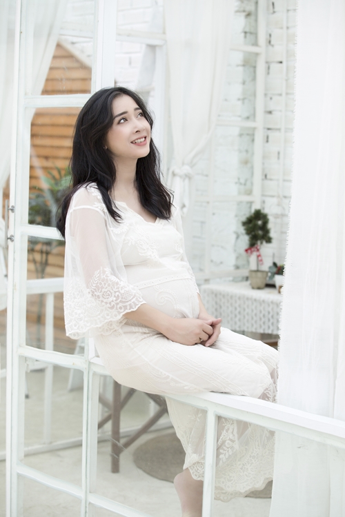 Mẹ bầu 9X đang mong ngóng tới ngày sinh con.