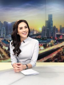 BTV Mai Ngọc tại trường quay Ban Thời sự