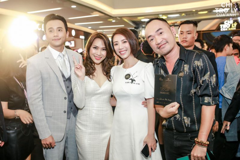 Vợ chồng Thu Trang - Tiến Luật chụp anh cùng My Tâm