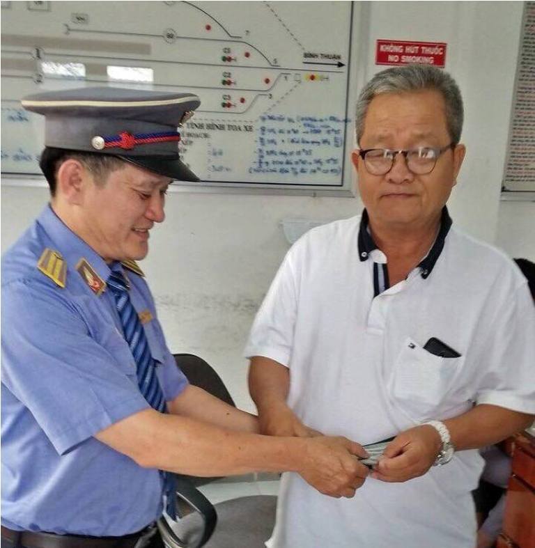 Số tiền được trả lại cho người đánh rơi.