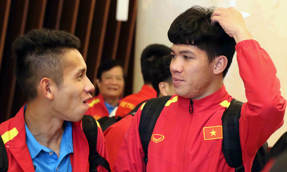 Giống các lần đổi địa điểm đóng quân của đội tuyển trước đây, Liên đoàn bóng đá Việt Nam (VFF) đều cử cán bộ đi tiền trạm, phối hợp với Ban tổ chức, nhằm đảm bảo điều kiện thuận lợi nhất cho các tuyển thủ.