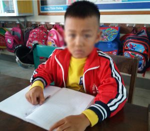 Cháu H bị cô giáo H tát chảy máu tai.