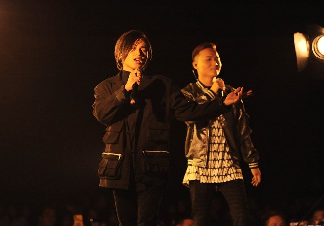 Nguyễn Trọng Tài khiến cả khán phòng "phát cuồng" khi biểu diễn ca khúc "Hongkong1" đang làm mưa làm gió cộng đồng mạng.