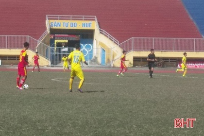 Thắng thuyết phục U19 Thanh Hóa với tỷ số 3-0, thầy trò HLV Võ Hoàng đã có trận thắng đầu tiên trước khi kết thúc lượt đi của giải vòng loại U19 quốc gia 2019