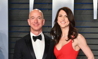 Thông tin người giàu nhất thế giới Jeff Bezos và vợ MacKenzie chia tay được đưa ra khá bất ngờ . Hiện chưa rõ bà MacKenzie sẽ nhận được khối tài sản bao nhiêu sau vụ ly dị này, tuy nhiên với việc ông Bezos được định giá 137 tỷ USD, đây nhiều khả năng sẽ là vụ ly hôn đắt giá nhất lịch sử. Mặc dù vậy, nhiều ý kiến cho rằng điều này nằm trong kế hoạch của ông Jeff và bà MacKenzie nhằm bán một lượng lớn cổ phiếu Amazon mà không gây phản ứng tiêu cực cho nhà đầu tư. Ảnh: Getty.