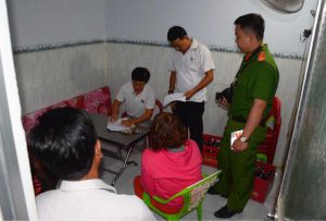 Lực lượng Công an lập biên bản vi phạm