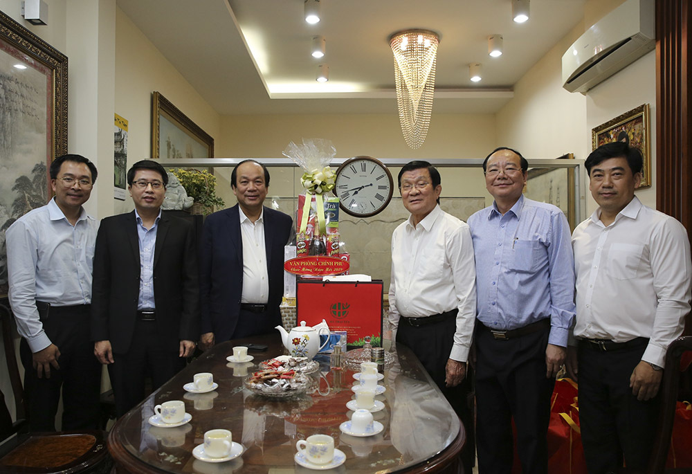 Bộ trưởng Mai Tiến Dũng cùng Đoàn công tác thăm, chúc Tết gia đình nguyên Chủ tịch nước Trương Tấn Sang. Ảnh: VGP/Mạnh Hùng