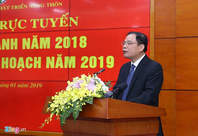 Bộ trưởng Nông nghiệp và Phát triển nông thôn Nguyễn Xuân Cường báo cáo kết quả công tác tại hội nghị. Ảnh: Bảo Lâm.