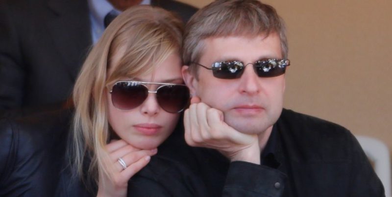 Vào năm 2014, một tòa án ở Thụ y Sĩ đã yêu cầu tỷ phú Nga Dmitry Rybolovlev trả khoản tiền 4,5 tỷ USD cho vợ Elena sau khi ly dị, cuối cùng khoản tiền dàn xếp được cho là vào khoảng 604 triệu USD. Ảnh: WireImage.