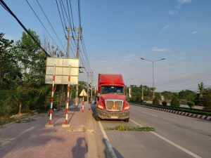 Nạn nhân ngã ra đường, tài xế Container không né kịp