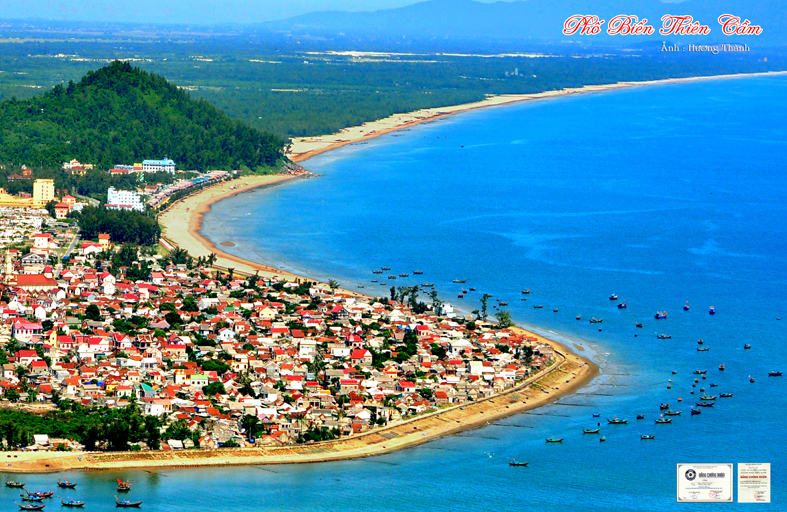 Lễ khai trương du lịch biển Thiên Cầm huyện Cẩm Xuyên sẽ được tổ chức vào lúc vào lúc 19h30, tối thứ 6, ngày 20 tháng 4, tại quảng trường Hồ Tùng Mậu, khu du lịch biển Thiên Cầm. Ảnh: Hương Thành