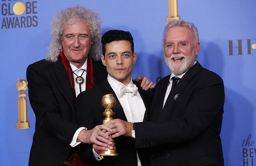 Rami Malek (giữa) được tôn vinh cùng "Bohemian Rhapsody". Ảnh: AFP.