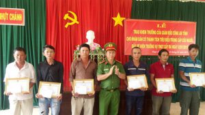 Khen thưởng nhiều cá nhân trong vụ container gây TNGT ngã tư Bình Nhựt khiến 4 người tử vong.