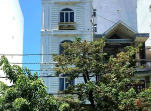 Khách sạn nơi xảy ra sự việc. Ảnh: Nguyễn Đông.