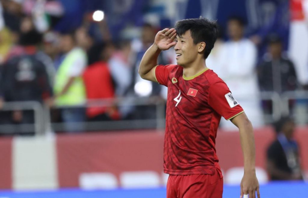 Tiến Dũng sút quả 11 m quyết định cho tuyển Việt Nam. Ảnh: Minh Chiến.