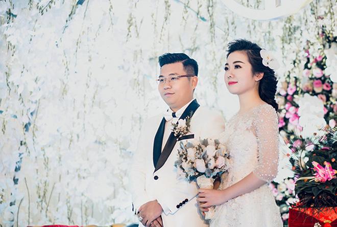 Chị gái Thu Hương – Thu Thủy kết hôn với Đức Thắng, một doanh nhân giàu có ở TP.HCM.
