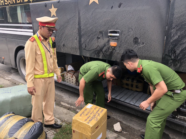 Lực lượng CSGT Đà Nẵng sẽ phối hợp công an quận, huyện kiểm tra ma túy với tài xế - Ảnh: Đ.CƯỜNG