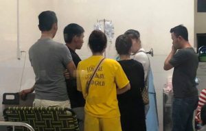 Người nhà các nạn nhân tập trung tại bệnh viện đa khoa khu vực Thủ Đức, nơi các nạn nhân được cứu chữa.