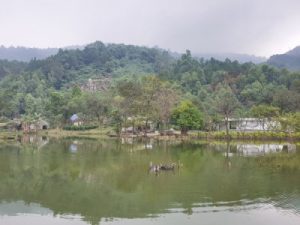 Sau khi đập thủy lợi Khe Lau được nâng cao trình tích nước gây ngập úng, khiến hàng chục hộ dân sống trong lòng hồ mất đất sản xuất. Ảnh: HY