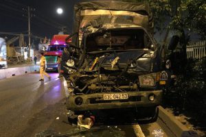 Xe tải biến dạng phần đầu